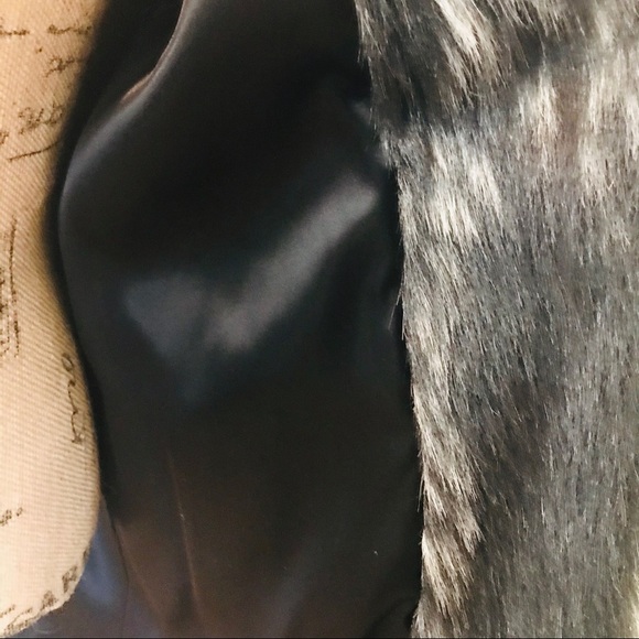 Vintage Black & Gray Faux Fur Women’s Gorgeous Coat size M - Picture 15 of 16